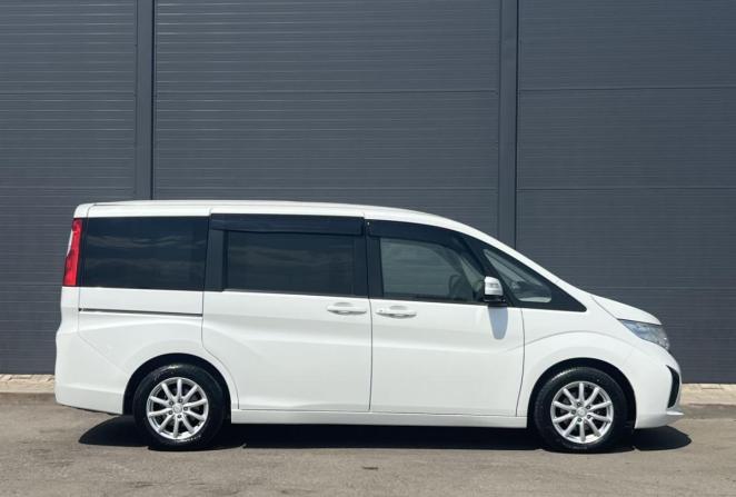 Honda Stepwgn V Рестайлинг с пробегом 2018 года, цена 1 860 000 рублей, 100000 км, минивэн, Автокод Объявления