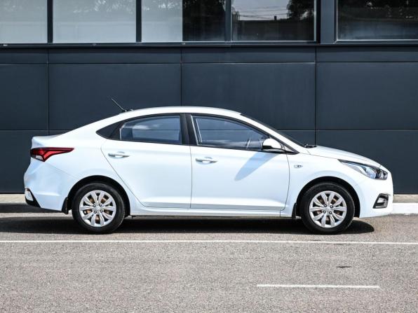 Hyundai Solaris II с пробегом 2018 года, цена 1 524 000 рублей, 52275 км, седан, Автокод Объявления