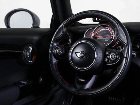 Mini Hatch III (F55/F56) Рестайлинг с пробегом 2018 года, цена 3 019 500 рублей, 49500 км, хэтчбек, Автокод Объявления
