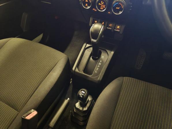 Suzuki Jimny IV с пробегом 2019 года, цена 1 900 000 рублей, 50000 км, внедорожник, Автокод Объявления