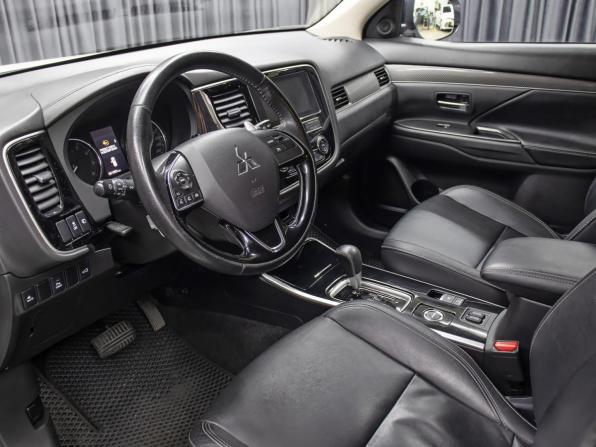 Mitsubishi Outlander III Рестайлинг 3 с пробегом 2018 года, цена 2 349 000 рублей, 91000 км, внедорожник, Автокод Объявления