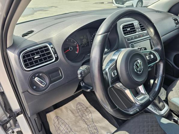 Volkswagen Polo V Рестайлинг с пробегом 2019 года, цена 1 249 995 рублей, 80179 км, седан, Автокод Объявления