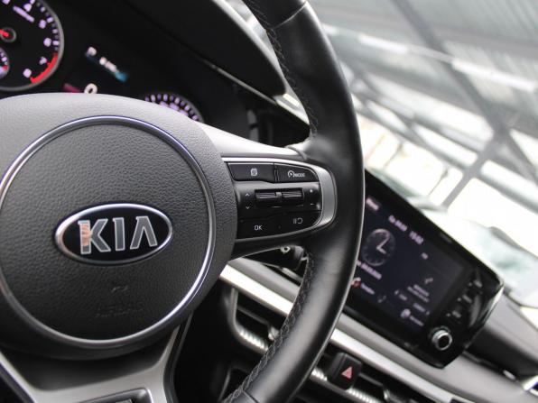 Kia K5 III с пробегом 2021 года, цена 2 239 000 рублей, 80490 км, седан, Автокод Объявления