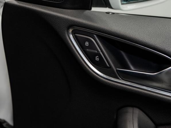Audi Q3 I (8U) Рестайлинг с пробегом 2015 года, цена 1 530 000 рублей, 89426 км, внедорожник, Автокод Объявления