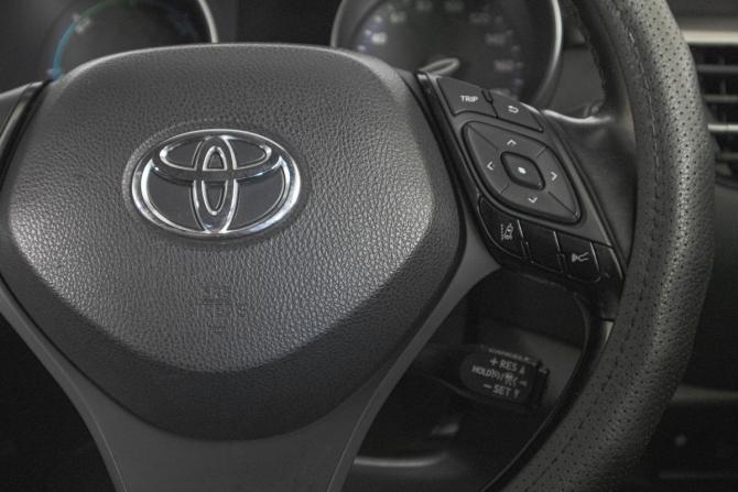 Toyota C-HR I с пробегом 2017 года, цена 2 359 000 рублей, 160000 км, внедорожник, Автокод Объявления
