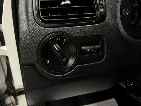 Volkswagen Polo V Рестайлинг с пробегом 2018 года, цена 1 045 000 рублей, 149349 км, седан, Автокод Объявления