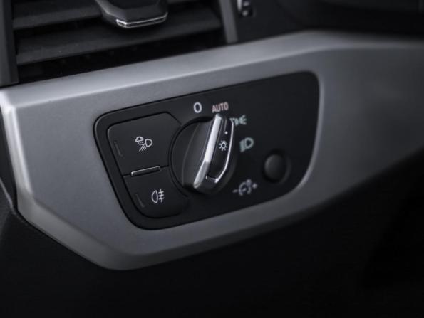 Audi A4 V (B9) с пробегом 2018 года, цена 2 449 000 рублей, 77439 км, седан, Автокод Объявления