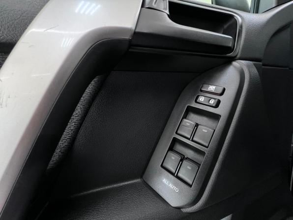 Toyota Land Cruiser Prado 150 Series Рестайлинг 2 с пробегом 2019 года, цена 4 950 000 рублей, 104000 км, внедорожник, Автокод Объявления