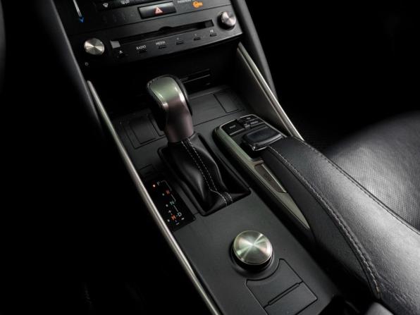 Lexus IS III Рестайлинг с пробегом 2018 года, цена 2 949 000 рублей, 129963 км, седан, Автокод Объявления