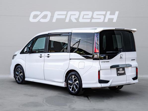 Honda Stepwgn V Рестайлинг с пробегом 2019 года, цена 2 395 000 рублей, 73018 км, минивэн, Автокод Объявления