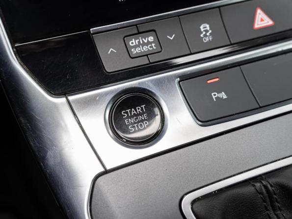 Audi A6 V (C8) с пробегом 2021 года, цена 2 940 000 рублей, 129144 км, седан, Автокод Объявления