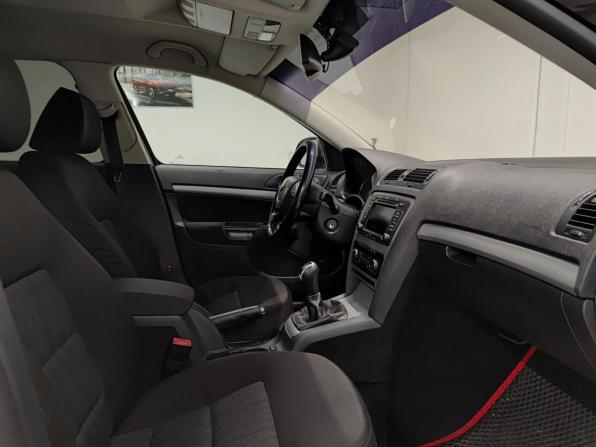 Skoda Octavia II (A5) Рестайлинг с пробегом 2011 года, цена 435 000 рублей, 423280 км, лифтбек, Автокод Объявления