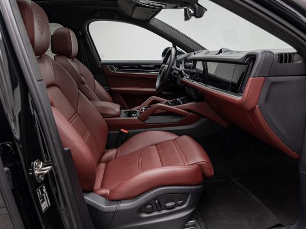 Porsche Cayenne III Рестайлинг с пробегом 2024 года, цена 17 250 000 рублей, 49950 км, внедорожник, Автокод Объявления