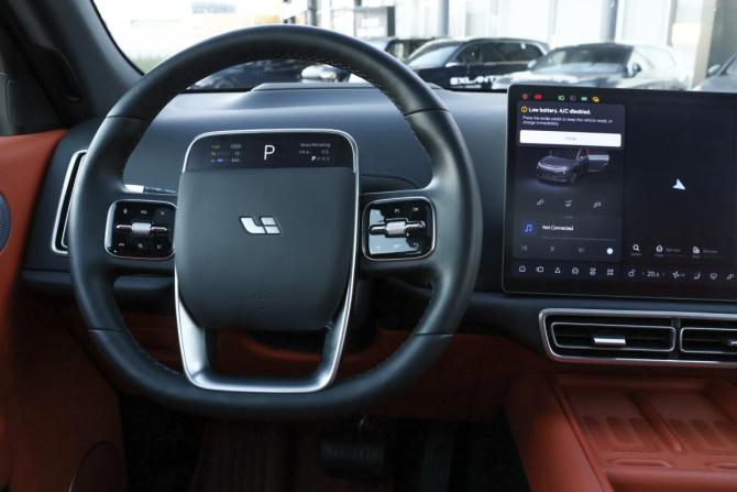 Li Auto (Lixiang) L7 I Рестайлинг с пробегом 2025 года, цена 7 328 000 рублей, 14801 км, внедорожник, Автокод Объявления