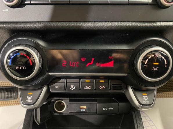 Kia Rio IV Рестайлинг с пробегом 2021 года, цена 1 459 000 рублей, 131272 км, седан, Автокод Объявления