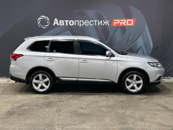 Mitsubishi Outlander III Рестайлинг 2 с пробегом 2015 года, цена 1 498 000 рублей, 237192 км, внедорожник, Автокод Объявления