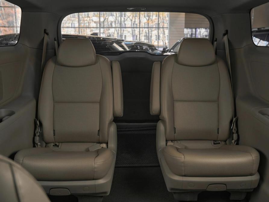 Kia Carnival III Москва  - изображение 19
