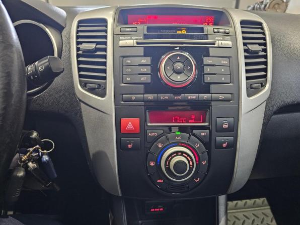 Kia Venga I с пробегом 2013 года, цена 879 000 рублей, 125594 км, минивэн, Автокод Объявления