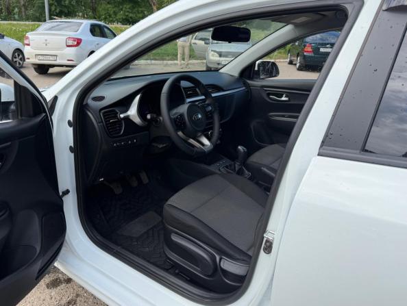 Kia Rio IV Рестайлинг с пробегом 2020 года, цена 1 395 000 рублей, 95000 км, седан, Автокод Объявления