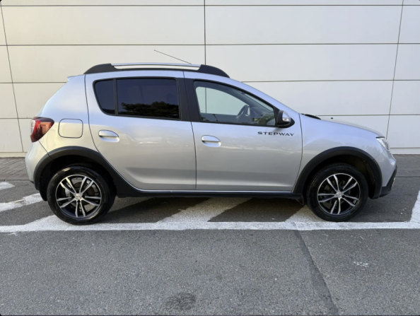 Renault Sandero II Рестайлинг с пробегом 2020 года, цена 1 093 000 рублей, 82000 км, хэтчбек, Автокод Объявления