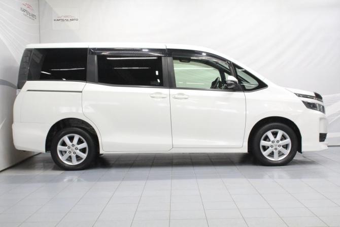 Toyota Voxy III (R80) с пробегом 2014 года, цена 1 679 000 рублей, 196000 км, минивэн, Автокод Объявления