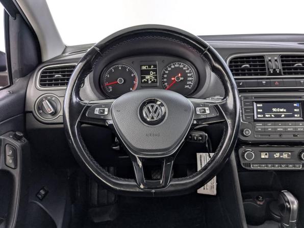 Volkswagen Polo V Рестайлинг с пробегом 2017 года, цена 1 300 000 рублей, 68163 км, седан, Автокод Объявления