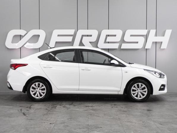 Hyundai Solaris II с пробегом 2017 года, цена 1 349 000 рублей, 83137 км, седан, Автокод Объявления