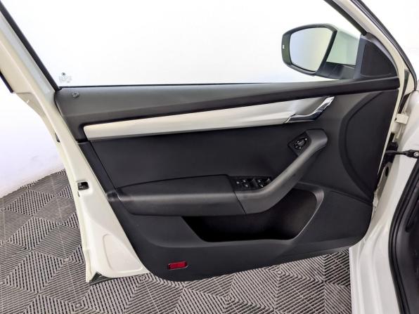 Skoda Octavia III (A7) Рестайлинг с пробегом 2020 года, цена 1 805 000 рублей, 118839 км, лифтбек, Автокод Объявления