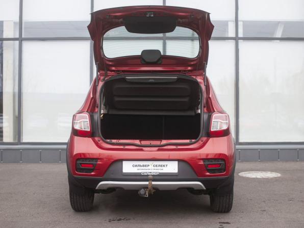 Renault Sandero II с пробегом 2018 года, цена 1 000 000 рублей, 93172 км, хэтчбек, Автокод Объявления