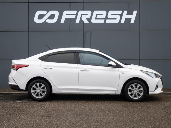 Hyundai Solaris II Рестайлинг с пробегом 2021 года, цена 1 645 000 рублей, 67978 км, седан, Автокод Объявления