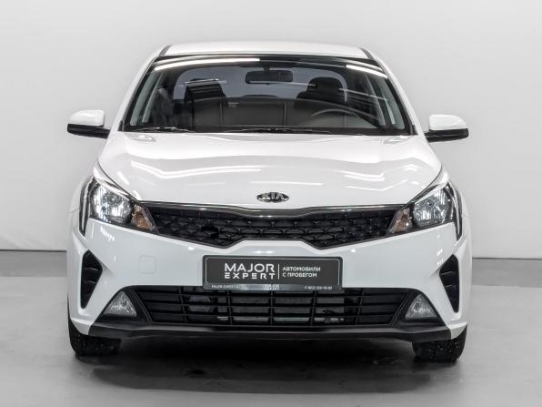 Kia Rio IV Рестайлинг с пробегом 2021 года, цена 1 725 000 рублей, 35989 км, седан, Автокод Объявления