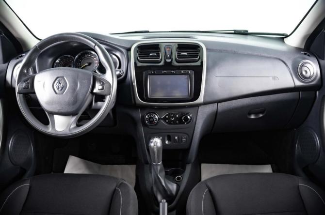 Renault Sandero II с пробегом 2015 года, цена 849 000 рублей, 92042 км, хэтчбек, Автокод Объявления
