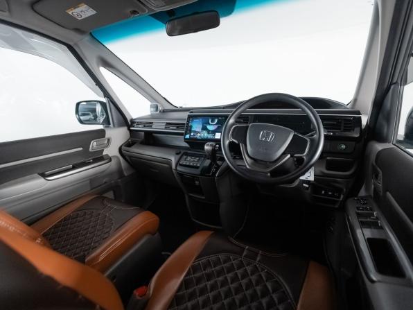 Honda Stepwgn V с пробегом 2016 года, цена 1 820 000 рублей, 145901 км, минивэн, Автокод Объявления