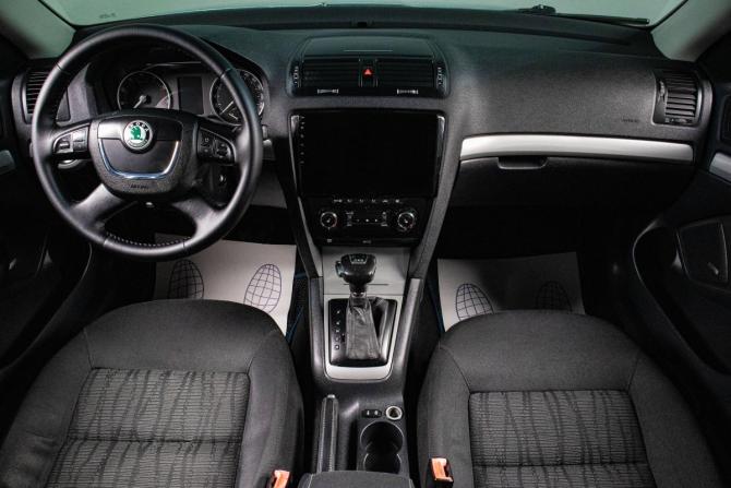 Skoda Octavia II (A5) Рестайлинг с пробегом 2009 года, цена 879 000 рублей, 258733 км, лифтбек, Автокод Объявления