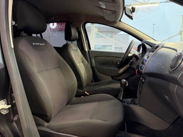 Renault Logan II Рестайлинг с пробегом 2018 года, цена 1 095 000 рублей, 89451 км, седан, Автокод Объявления
