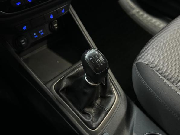 Hyundai Solaris II с пробегом 2018 года, цена 910 000 рублей, 211610 км, седан, Автокод Объявления