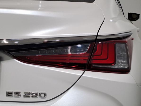 Lexus ES VII Рестайлинг с пробегом 2021 года, цена 4 990 000 рублей, 88000 км, седан, Автокод Объявления