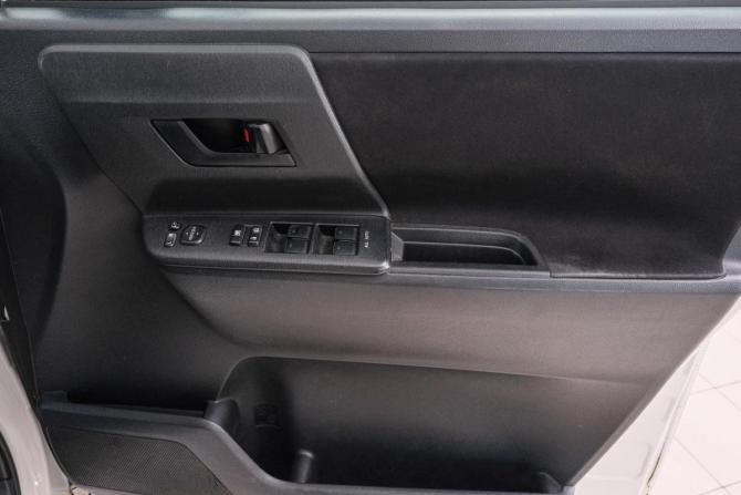 Toyota Voxy II (R70) с пробегом 2010 года, цена 1 349 000 рублей, 190808 км, минивэн, Автокод Объявления