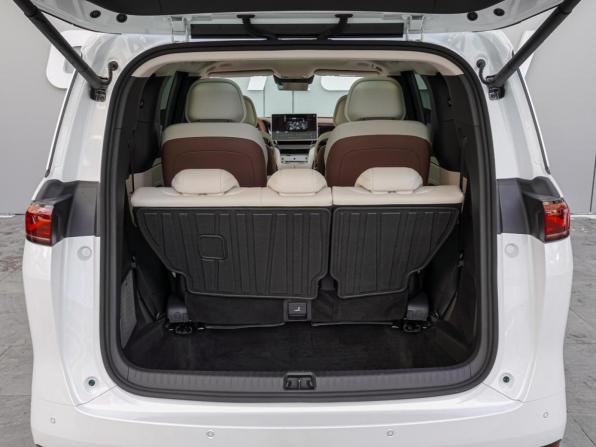 BYD Xia (M9) с пробегом 2025 года, цена 6 475 000 рублей, 346 км, минивэн, Автокод Объявления