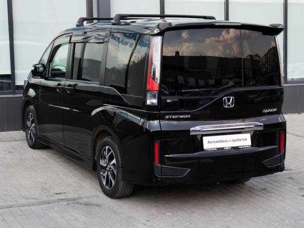 Honda Stepwgn V Рестайлинг с пробегом 2017 года, цена 2 275 000 рублей, 123186 км, минивэн, Автокод Объявления