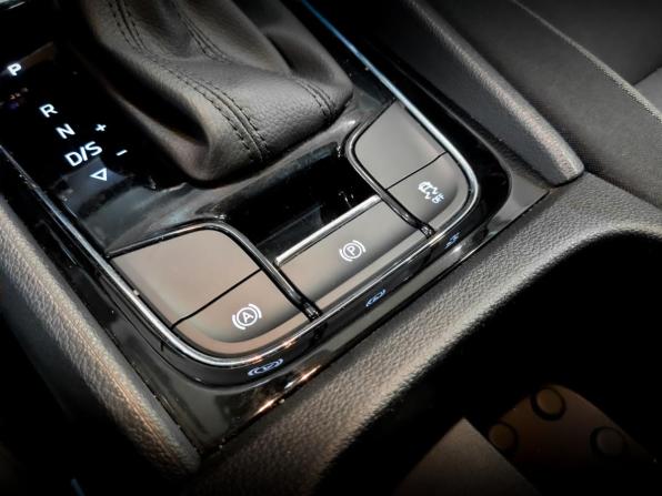Skoda Karoq I с пробегом 2020 года, цена 2 245 000 рублей, 74381 км, внедорожник, Автокод Объявления