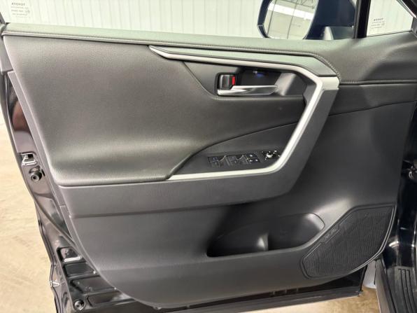 Toyota RAV4 V (XA50) с пробегом 2021 года, цена 3 697 000 рублей, 33000 км, внедорожник, Автокод Объявления