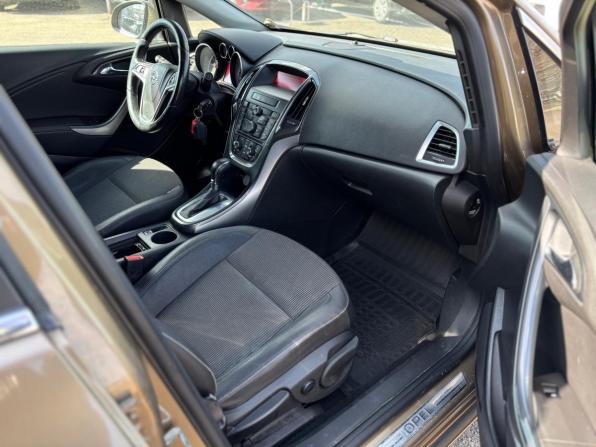 Opel Astra J Рестайлинг с пробегом 2013 года, цена 630 000 рублей, 187564 км, седан, Автокод Объявления