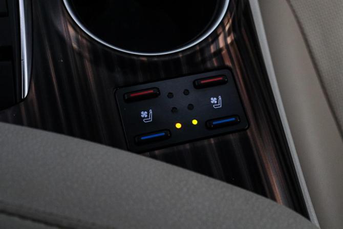 Toyota Camry VIII (XV70) с пробегом 2019 года, цена 2 450 000 рублей, 208455 км, седан, Автокод Объявления