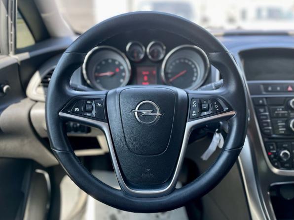Opel Astra J с пробегом 2012 года, цена 645 000 рублей, 236200 км, хэтчбек, Автокод Объявления
