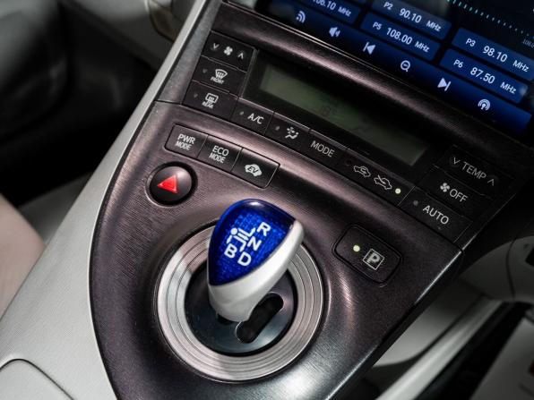 Toyota Prius III (XW30) с пробегом 2010 года, цена 895 000 рублей, 188263 км, лифтбек, Автокод Объявления