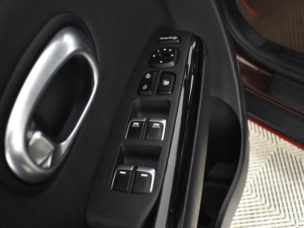 Kia Soul II Рестайлинг с пробегом 2017 года, цена 1 270 000 рублей, 92359 км, хэтчбек, Автокод Объявления
