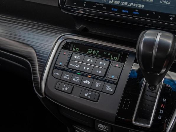 Honda Stepwgn V с пробегом 2015 года, цена 2 170 000 рублей, 114052 км, минивэн, Автокод Объявления