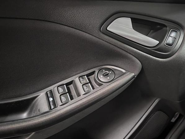 Ford Focus III Рестайлинг с пробегом 2017 года, цена 980 000 рублей, 241903 км, хэтчбек, Автокод Объявления