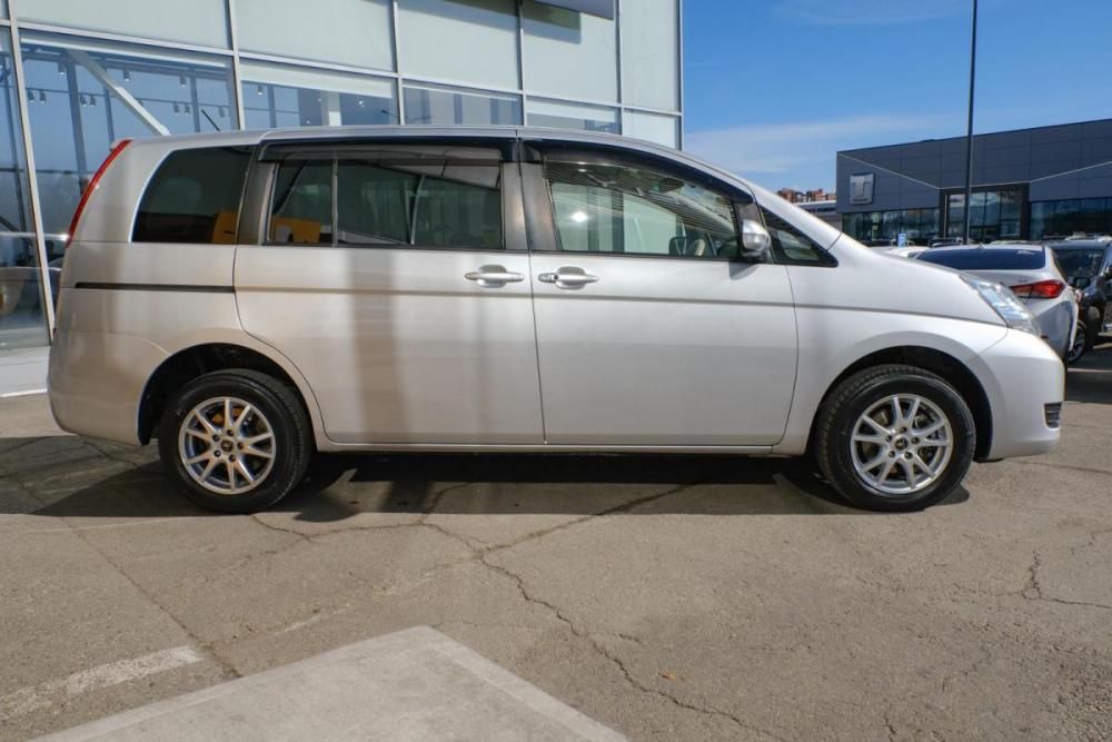 Toyota ISis I Рестайлинг Иркутск  - изображение 4